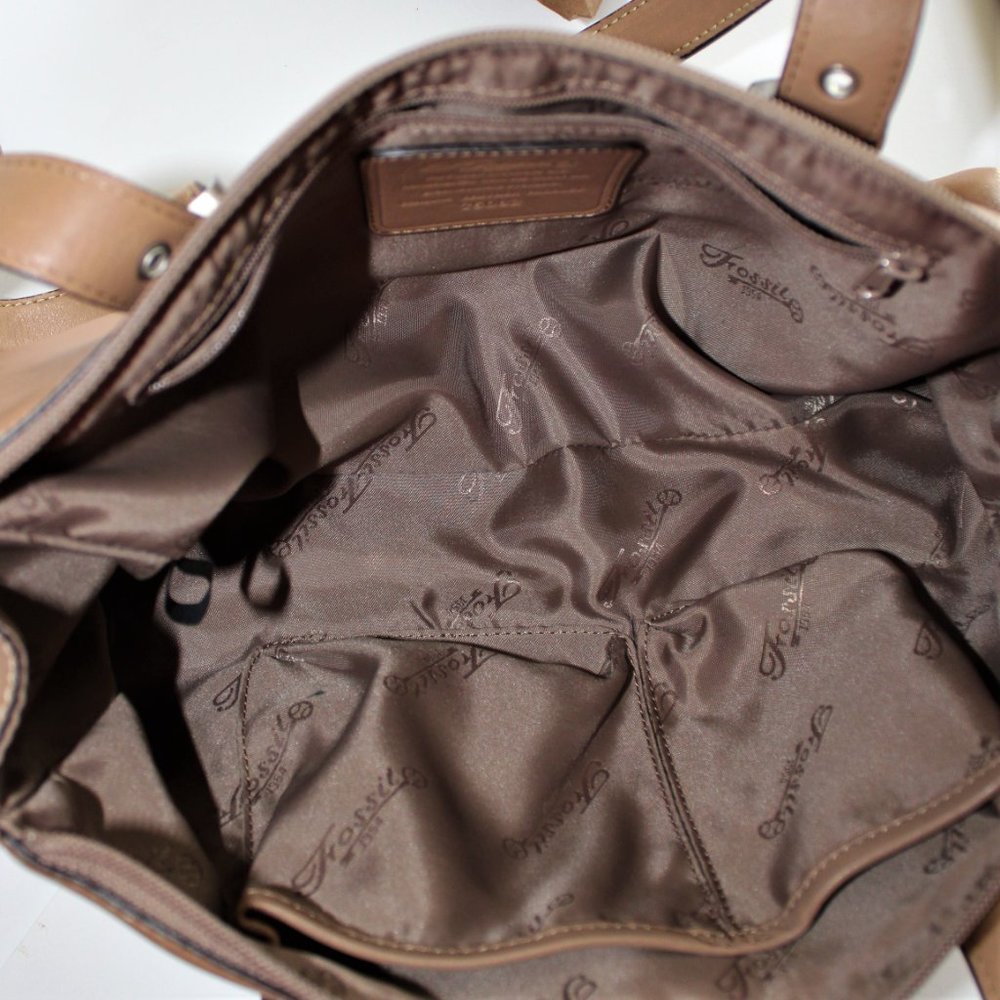 Fossil Classic (#75082) Tan Leather Shoulder Bag - Picture 8 of 8